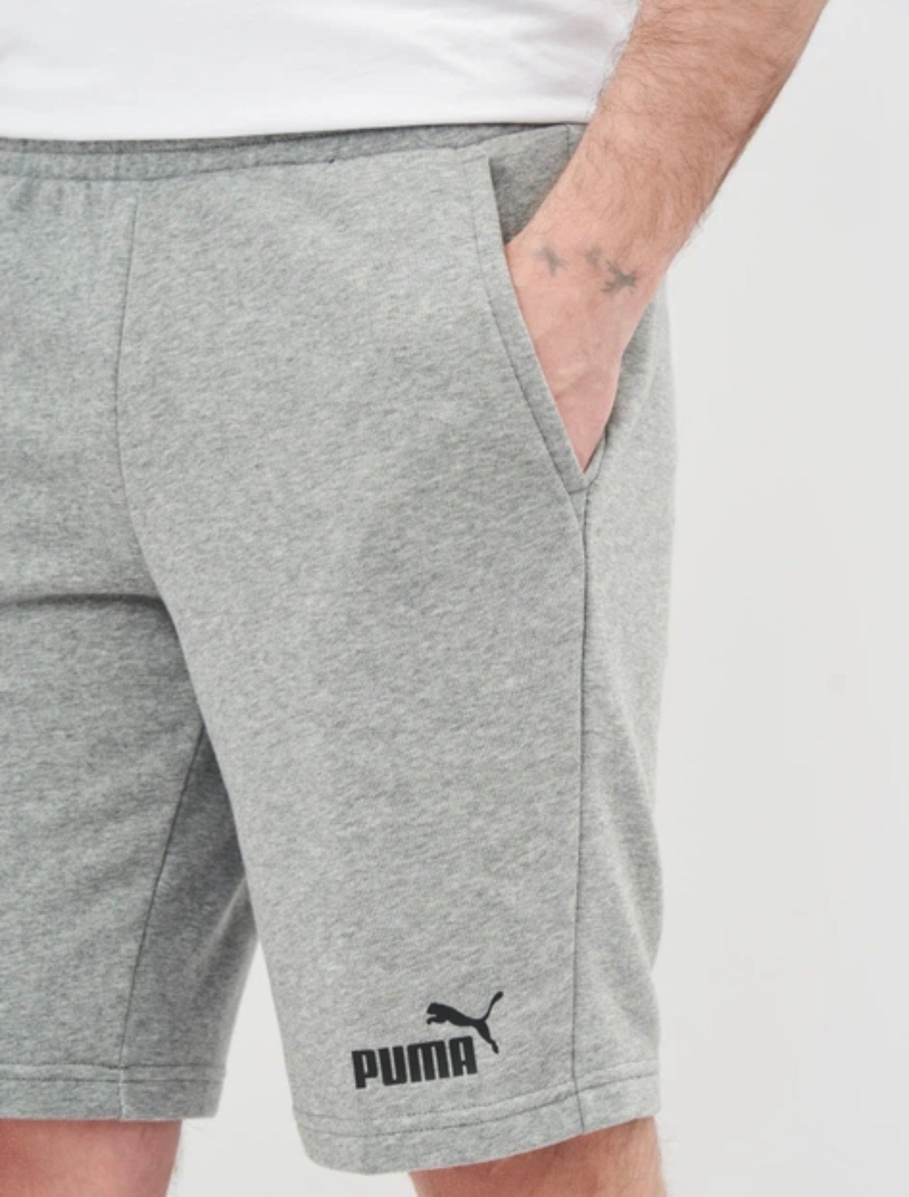 Short PUMA ESS Medium Gray