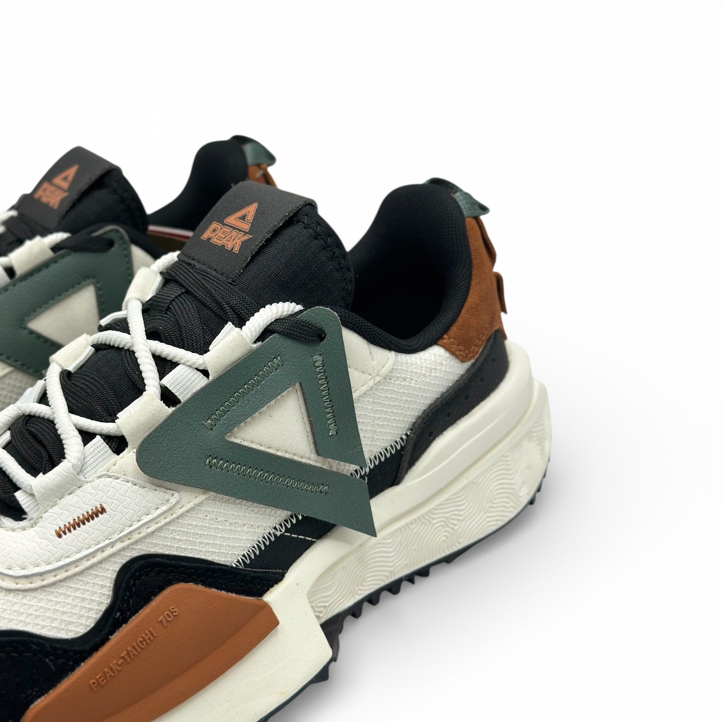 Peak Flair 2.0 Milky White/Black