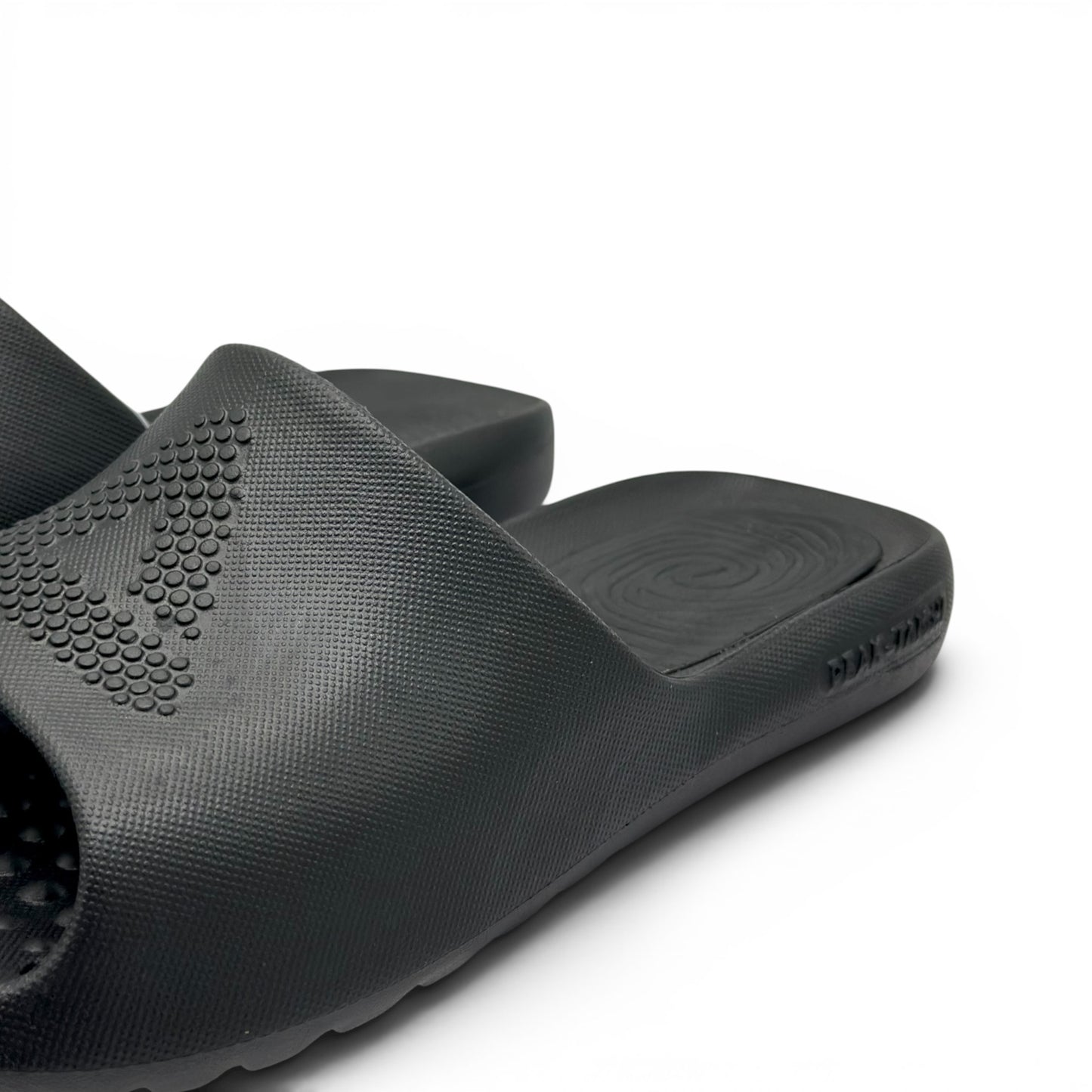 Peak Sports Slippers All Black